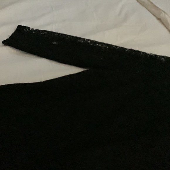 Black lace dress with back zipper also lined - Picture 3 of 4